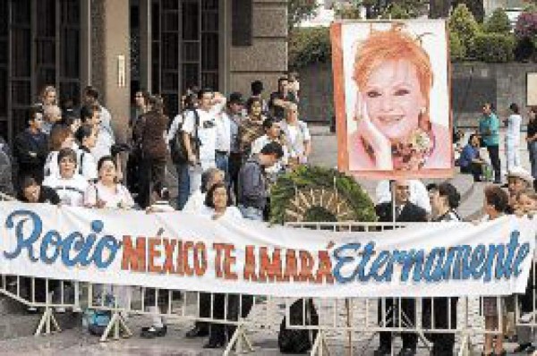 México despide a Rocío Dúrcal