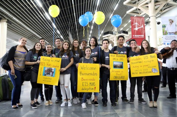 Escuela Internacional Sampedrana brilla en debate latinoamericano