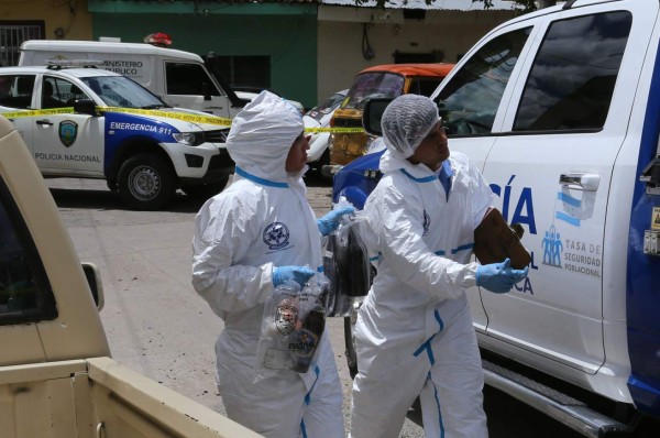Semidecapitado y desnudo hallan a joven en su cuarto