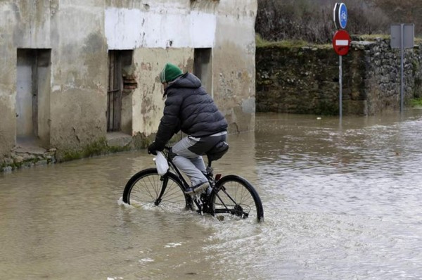 Ciclista recorre por error 500 kilómetros en la dirección errónea