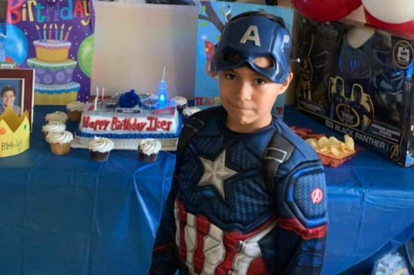 Pequeño Capitán América hondureño lucha por asilo en EEUU
