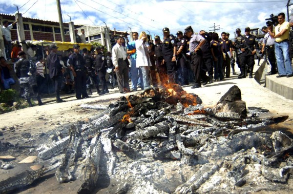 Reclusos siguen poniendo las reglas en cárceles