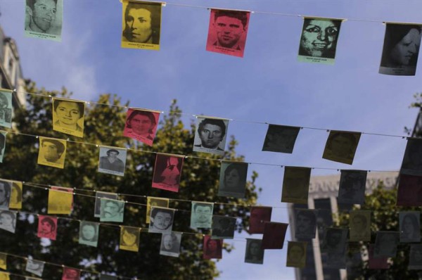 Obama desea que 'nunca más' haya una dictadura en Argentina