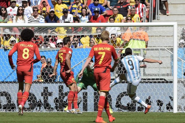 Argentina rompe maldición y pasa a semifinales tras 24 años