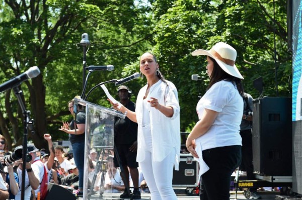 América Ferrera exige a Trump reunir a las familias de inmigrantes