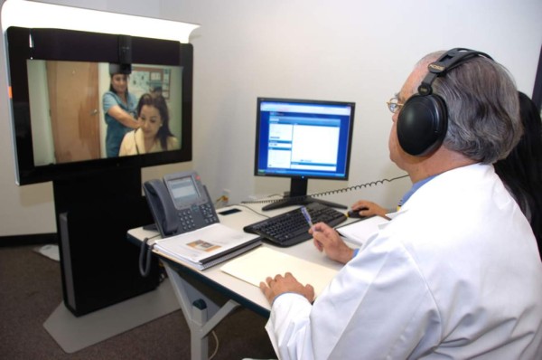 Escuchar música alegre alimenta la creatividad, según un estudio