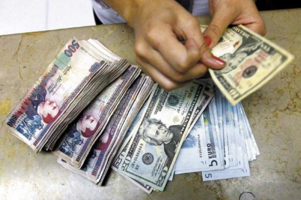 FMI pide acelerar proceso de desdolarización de la economía