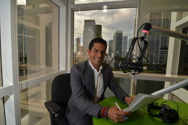 Ismael Cala: Si los países velaran por futuro de sus niños, no habría éxodos