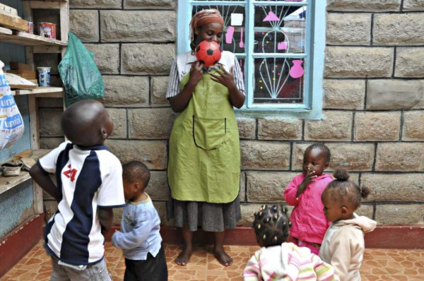 Niña muere golpeada por profesor y compañeros por no saber leer