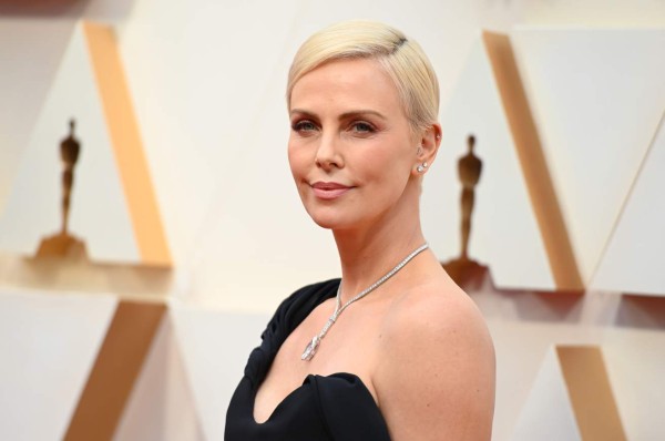 Charlize Theron llevó un collar de 5 millones de dólares en los Óscar 2020