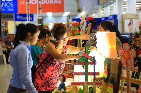 Mipymes realizan feria por Día de la Madre