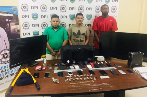 Capturan a sujetos con mercancía robada valorada en L500 mil