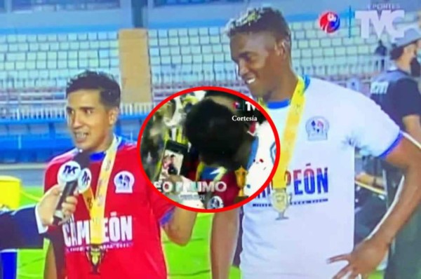 ¡Se emocionó! El beso que le dio Brayan Beckeles en la boca a Michaell Chirinos en la celebración de Olimpia