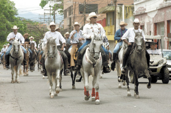 Se divierten a lo grande en la Feria Juniana