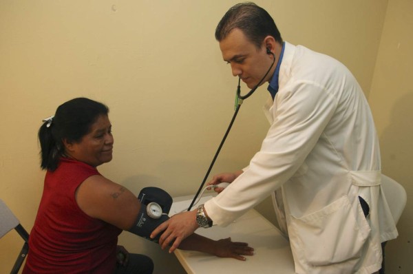 Inauguran clínica de atención gratuita para los sampedranos