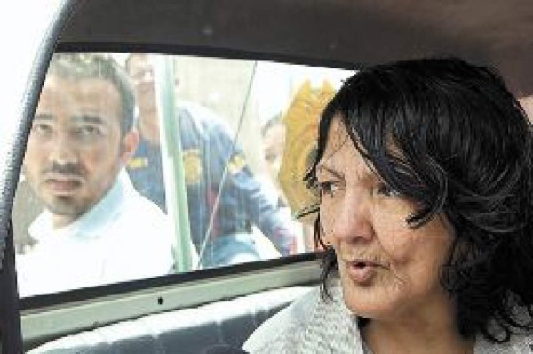 Rescatan a anciana por denuncias de maltrato de hijo y de nuera