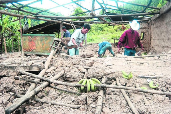Declaran inhabitables cinco comunidades