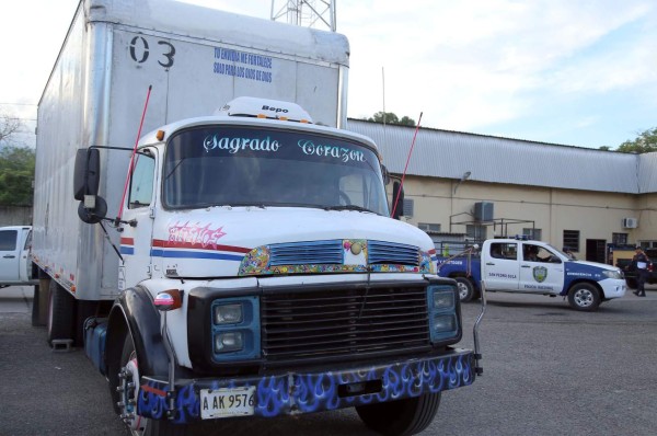 Capturan a tres hombres por el supuesto robo de un camión en Puerto Cortés