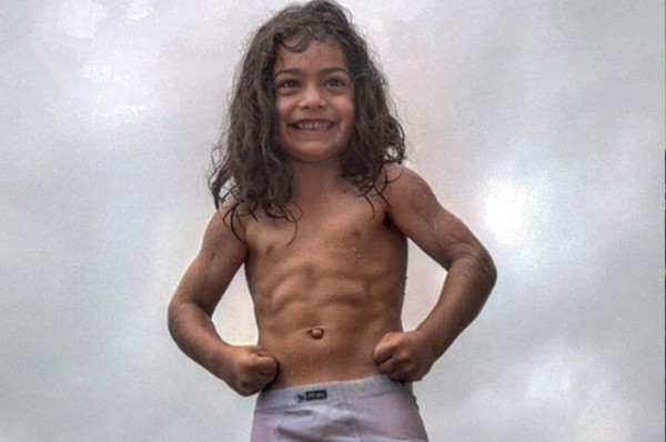 Hasta llorar: así es el riguroso entrenamiento del pequeño tarzán iraní