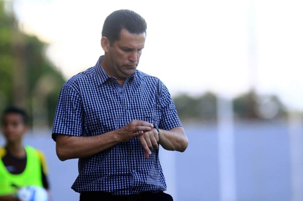 Real España despide al técnico tico Javier Delgado