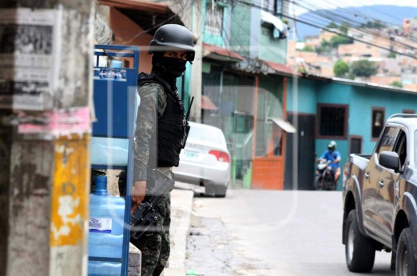 Matan a balazos a tres jóvenes tras bajarse de un carro en Tegucigalpa