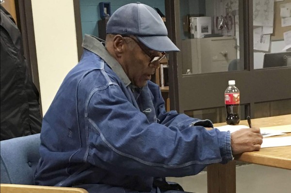 This image released by the Nevada Department of Corrections shows O.J. Simpson signing documents and leaving Lovelock Correctional Centre in Lovelock, Nevada, early on October 1, 2017.Simpson, whose racially charged 1995 murder trial riveted the nation, was released from jail on parole early October 1, 2017, after nine years behind bars for armed robbery. Simpson, 70, left the Lovelock Correctional Center in the western state of Nevada just after midnight local time, prison spokesperson Brooke Keast said. 'I don't know where he was headed,' Keast told AFP. / AFP PHOTO / Nevada Department of Corrections / HO / RESTRICTED TO EDITORIAL USE - MANDATORY CREDIT 'AFP PHOTO / Nevada Department of Corrections' - NO MARKETING NO ADVERTISING CAMPAIGNS - DISTRIBUTED AS A SERVICE TO CLIENTS