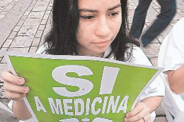 Comisión de Transición se compromete a reabrir Medicina en el Curn