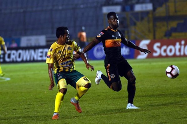Houston Dynamo ganó de visita al Guastatoya en la Concachampions en el debut de Maynor Figueroa