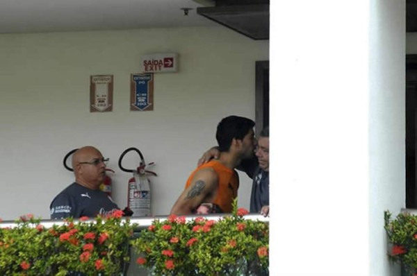 Luis Suárez se fue llorando del Mundial