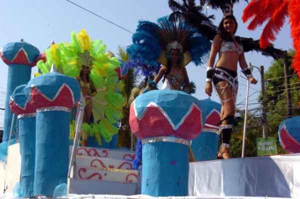 Derroche de alegría en carnaval de La Ceiba
