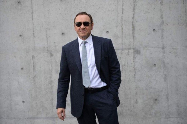 Kevin Spacey reaparece en público de sorpresa por primera vez en dos años