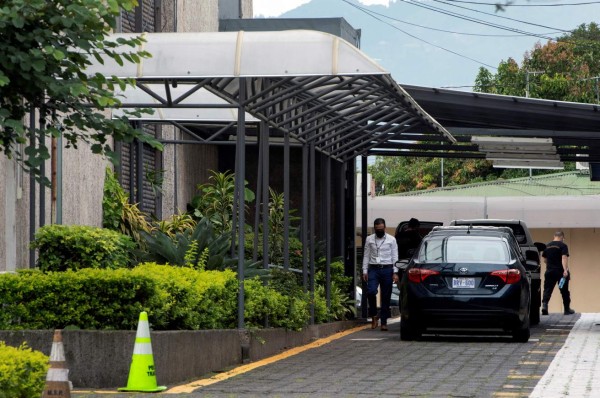 Allanan Casa Presidencial de Costa Rica y detienen empresarios en operación anticorrupción