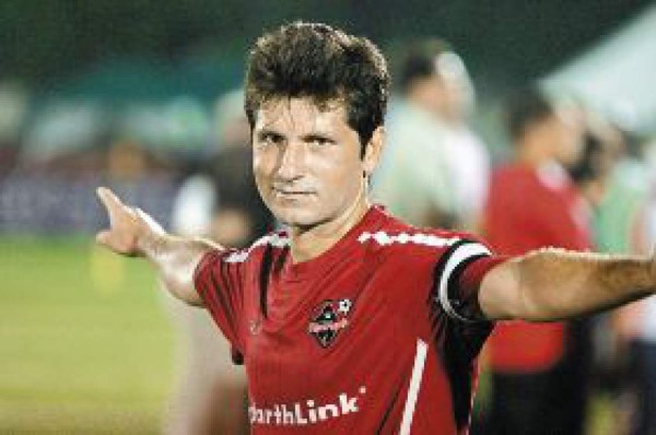 Pineda Chacón inicia carrera como técnico