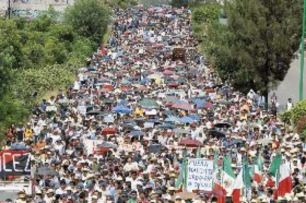 Opositores contra gobernador