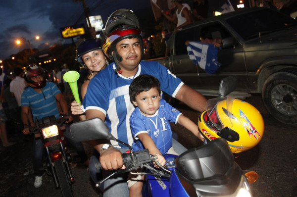 Vídeo: Hondureños celebran en las calles el triunfo ante Costa Rica