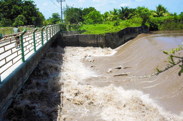 El río Ulúa atemoriza a 20,000 pobladores del Ramal del Tigre