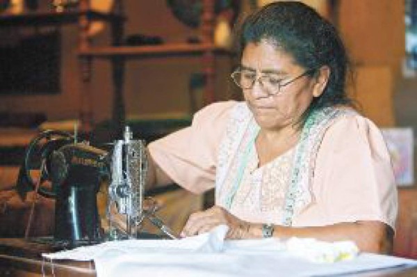 Mujeres hondureñas favorecidas con el 'banco de los pobres”