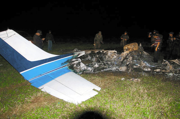 Queman avioneta que traía mil kilos de cocaína