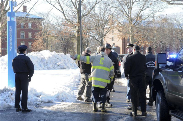 Policía de Harvard no ha encontrado explosivos pero continúa la investigación