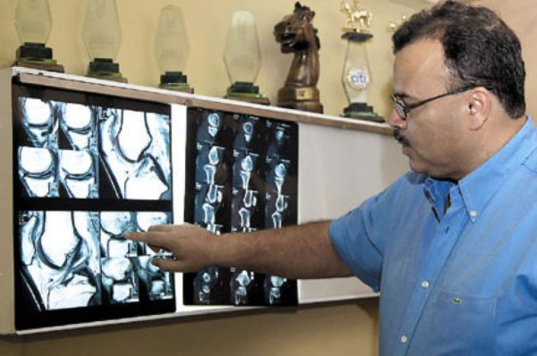 Óscar Benítez, doctor de la Selección de Honduras, trasladado a Estados Unidos por COVID-19