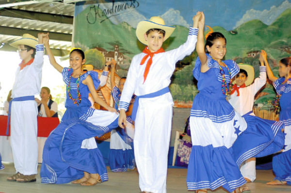 Fiesta de danza y folclor