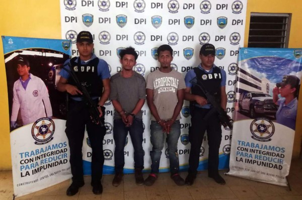 Caen por crimen de policía al que mataron con bomba molotov