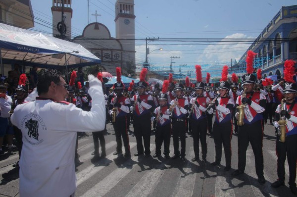 Ceibeños pusieron ritmo a la fiesta cívica