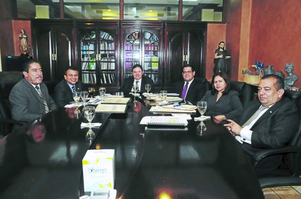 Emiten reglamentos y manuales para jueces y magistrados de Honduras