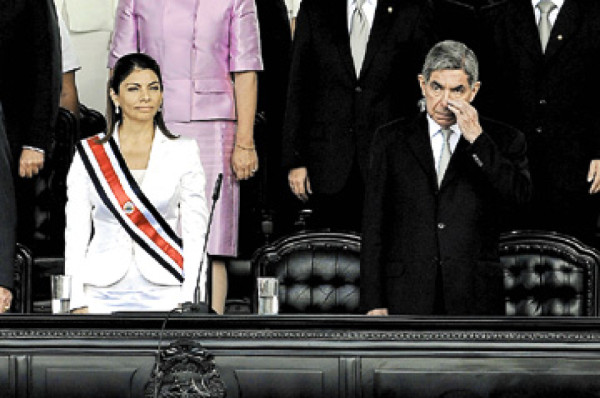 Laura Chinchilla asumió presidencia de Costa Rica