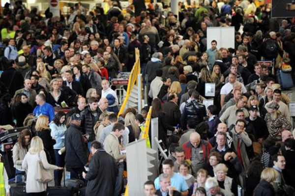Bloqueados aeropuertos europeos por la nieve