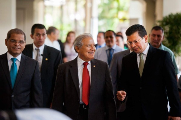 Sánchez Cerén adelanta gabinete de gobierno