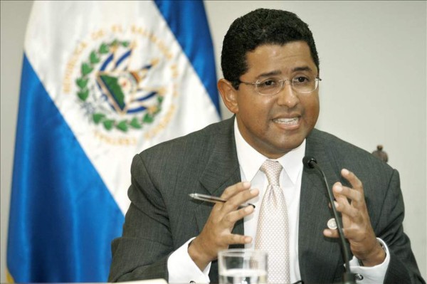 Inicio del juicio a expresidente salvadoreño Flores se aplaza por cirugía