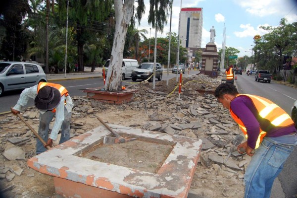 Restauran la plaza Francisco Morazán en San Pedro Sula
