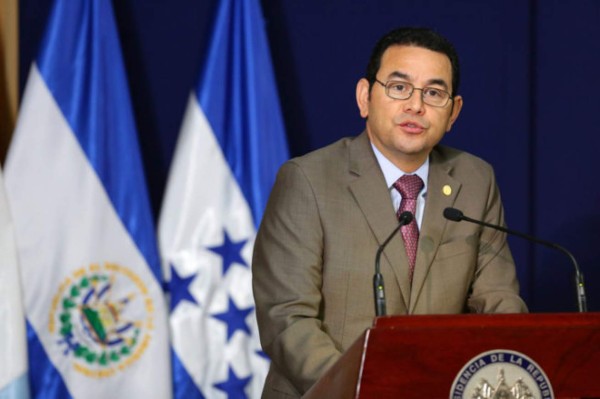 Jimmy Morales acepta que se durmió en presentación de informe